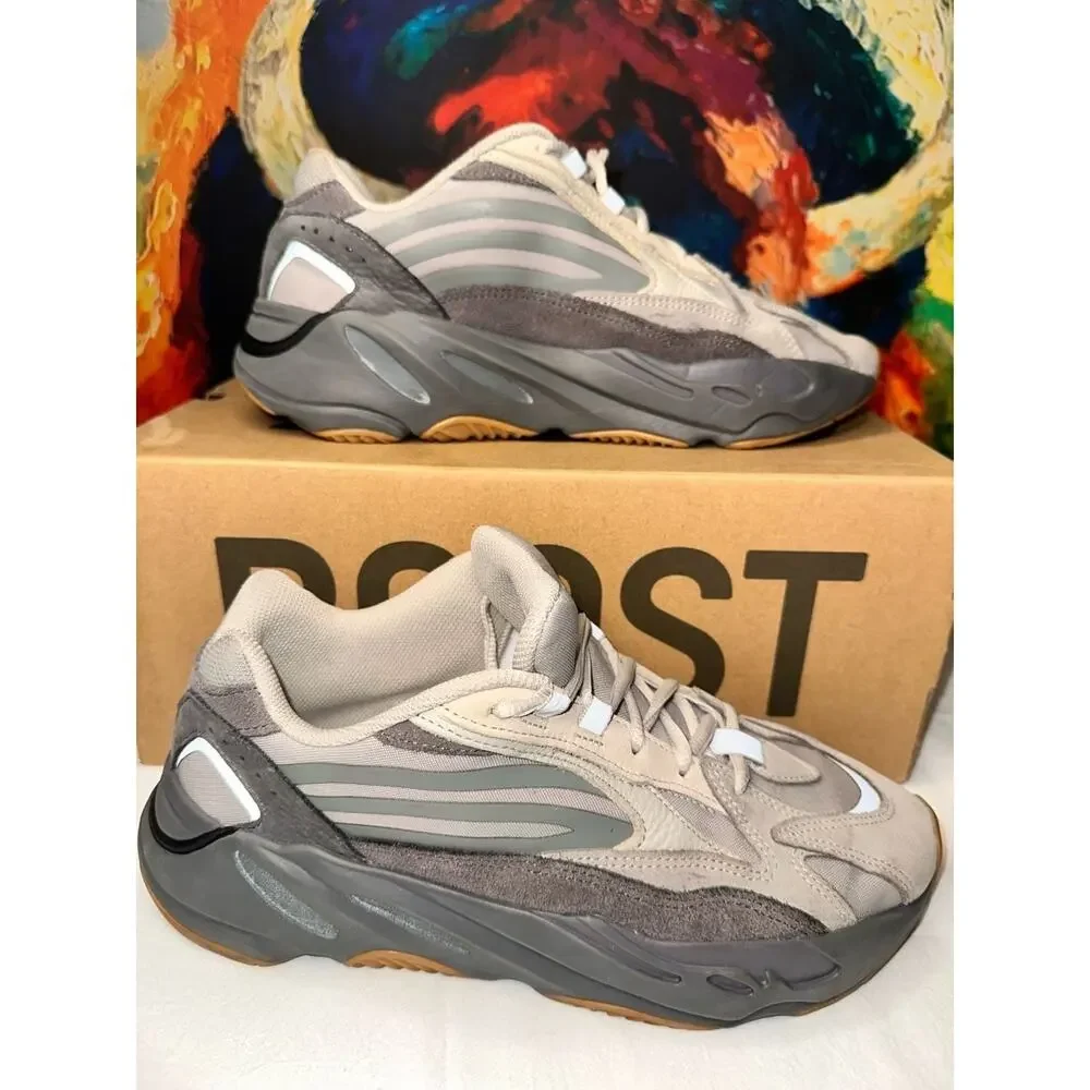 No.18 Adidas Yeezy Boost 700 V2 'Tephra' Sneakers